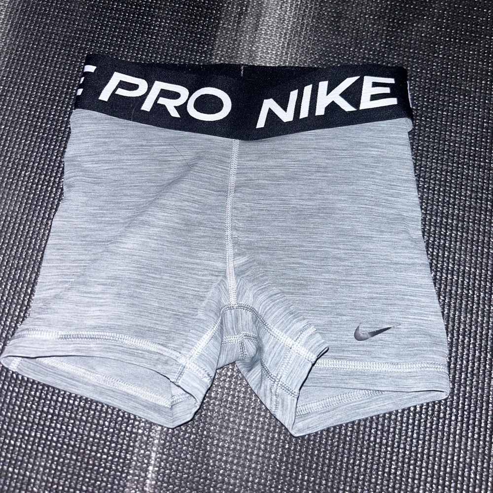 XS Light Grey Nike Pros